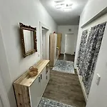 아파트 Double And Shared Bathroom *