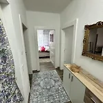 아파트 Double And Shared Bathroom