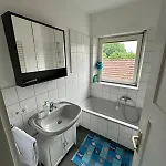 Double And Shared Bathroom 아파트